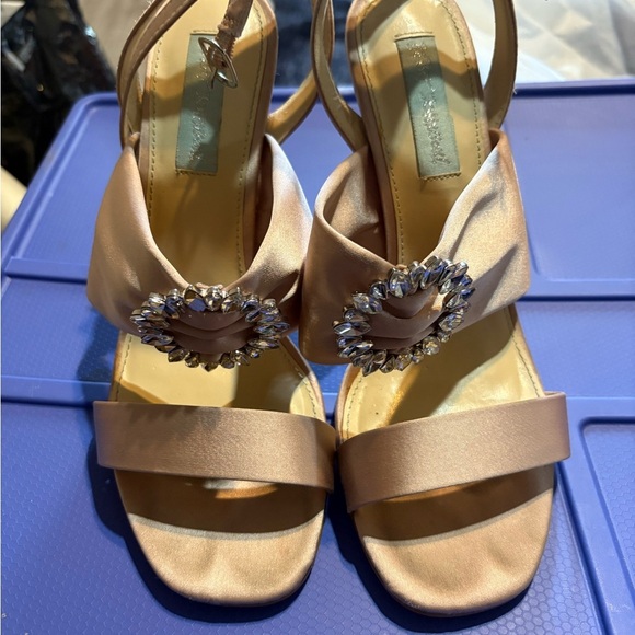 BETSEY JOHNSON SB SCOTI HEELS NUDE SATIN CRYSTAL size 7 - Picture 3 of 5